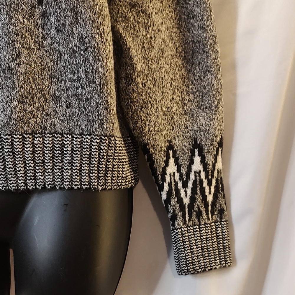 Old Navy Black and White Turtleneck Sweater - Picture 3 of 6